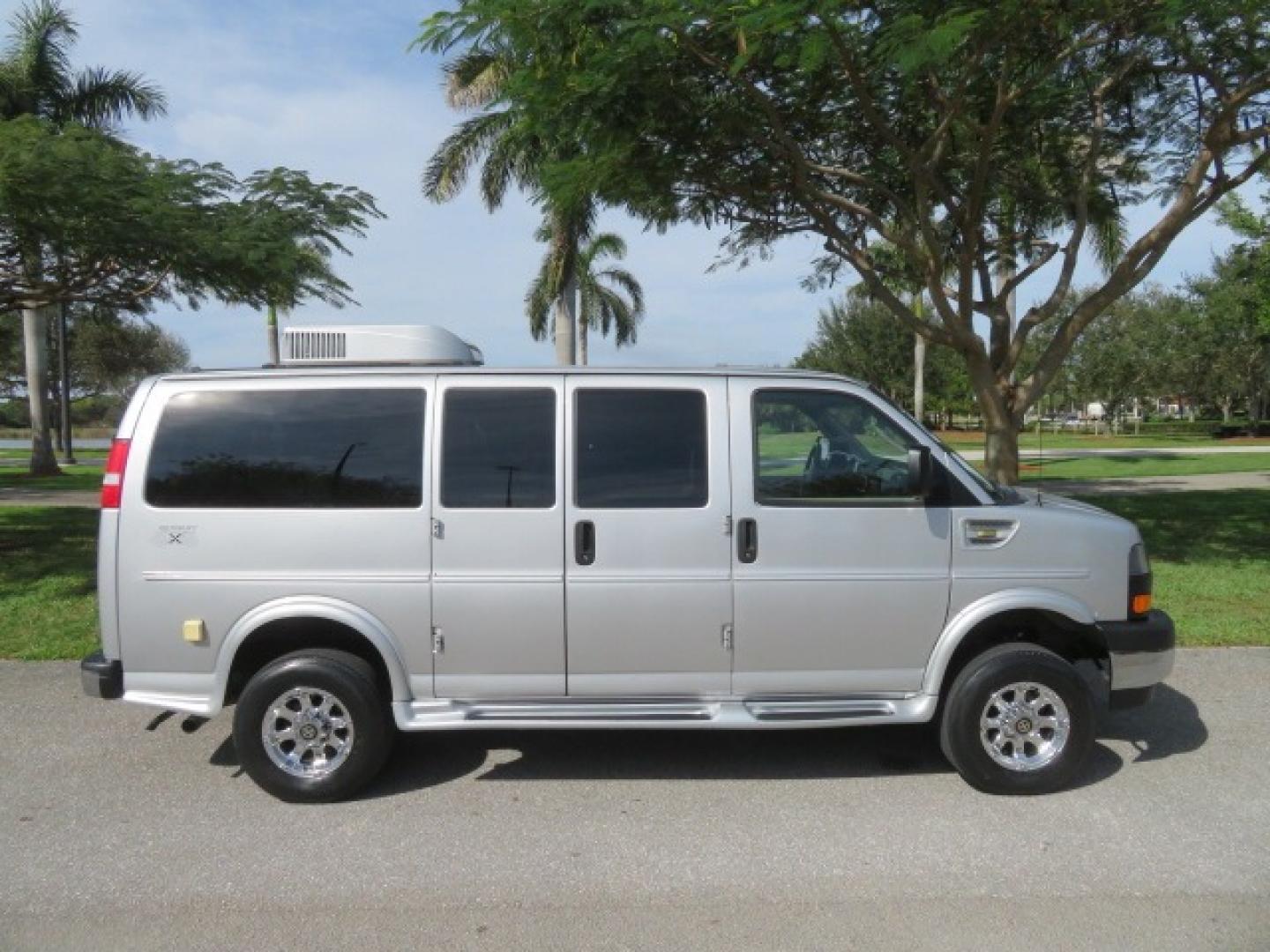 2017 Silver /Tan GMC Savana (1GTW7AFG6H1) , 4x4 transmission, located at 4301 Oak Circle #19, Boca Raton, FL, 33431, (954) 561-2499, 26.388472, -80.084045 - Photo#16